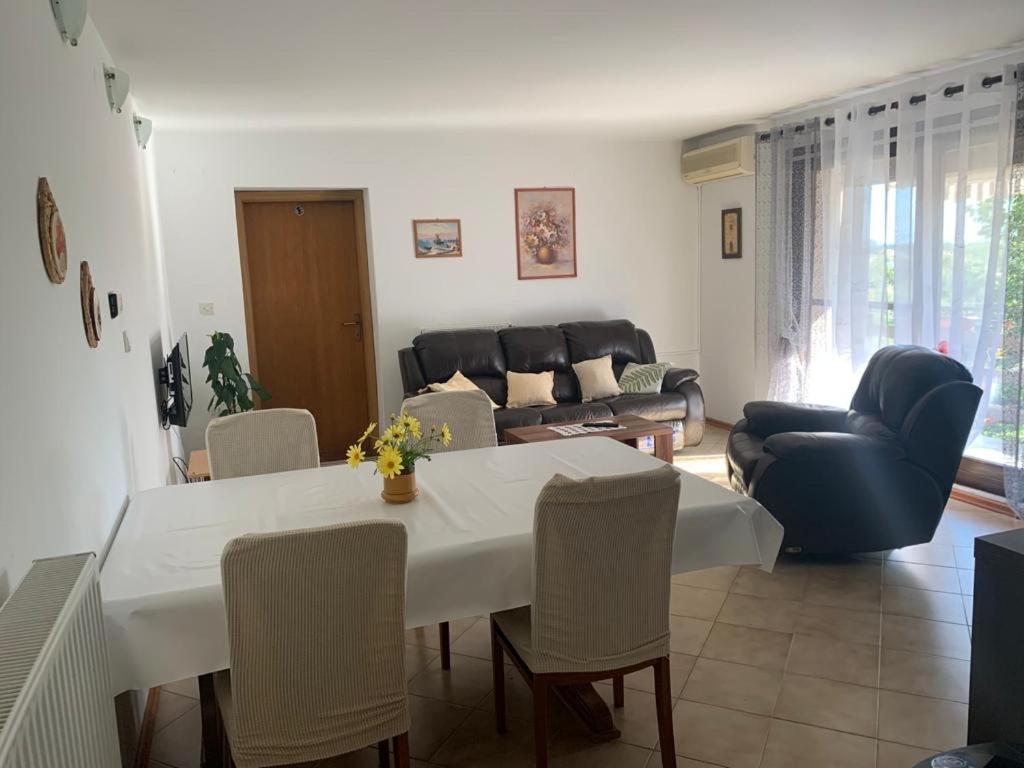 Apartman Dalija Vinkuran Buitenkant foto